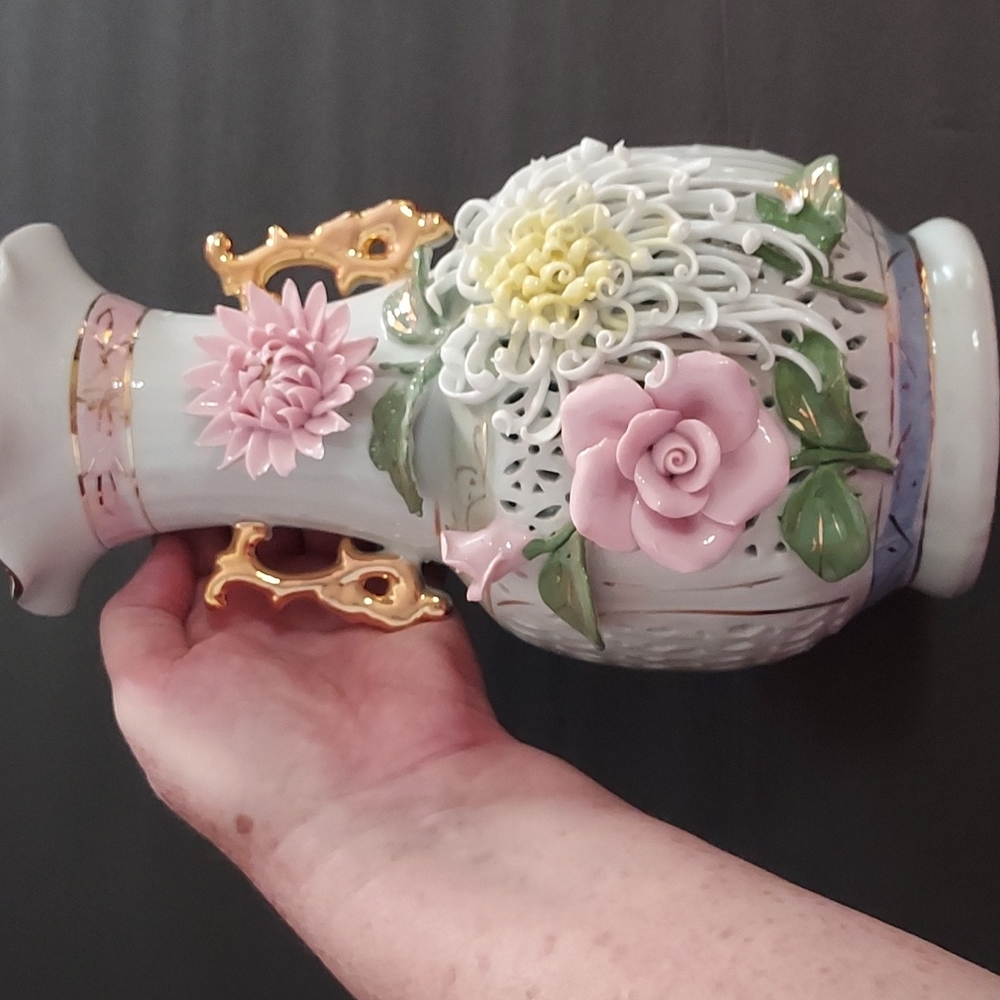 Vintage 3D applied Flowers, GUC,9.5in.HX5in.W